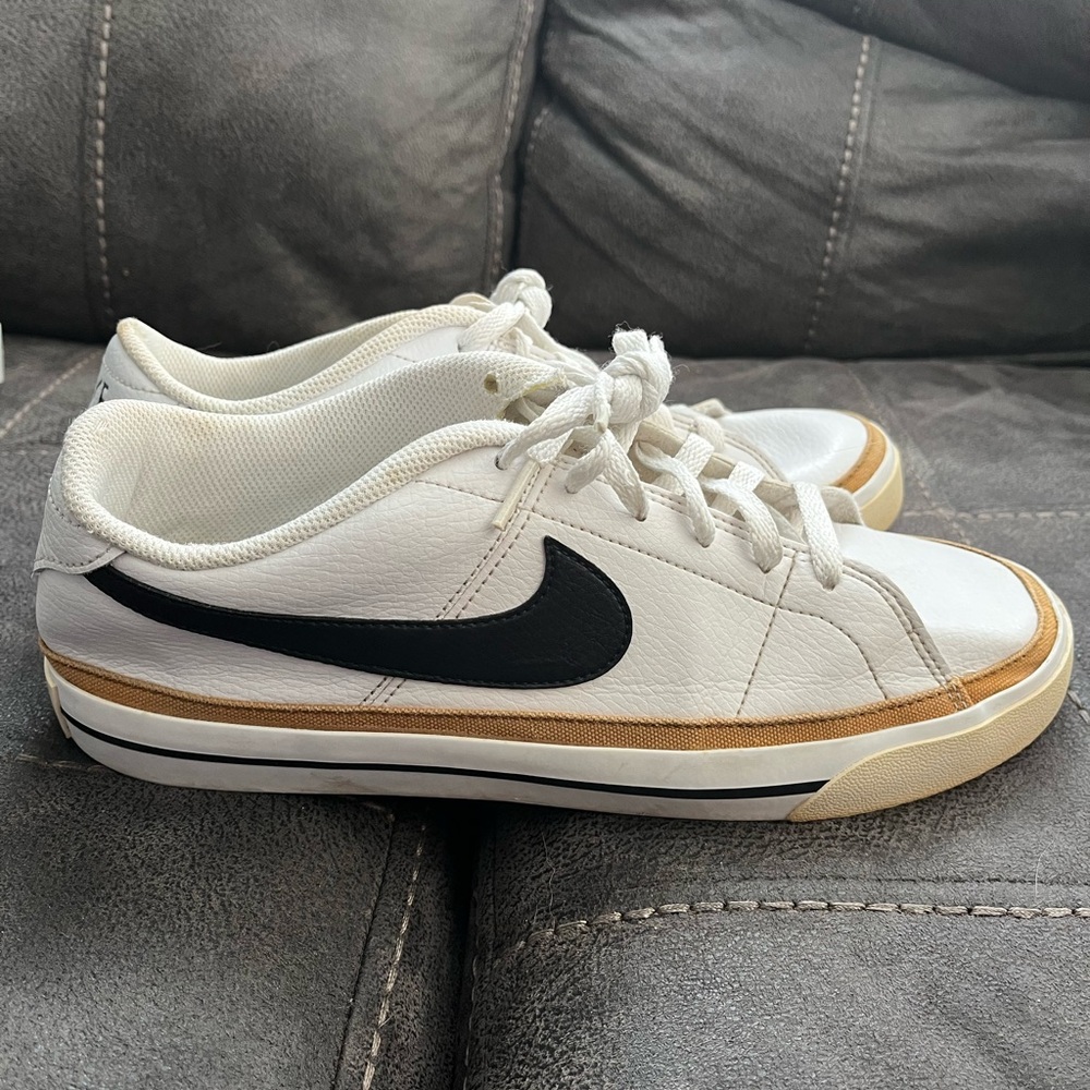 Nike court vision next nature size 9 women